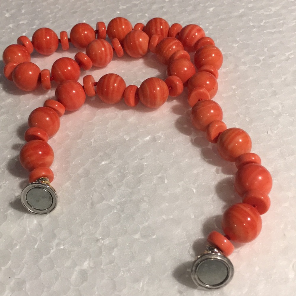 GENS EN VOGUE SALMON BAMBOO CORAL BEADED NECKLACE - Picture 7 of 7